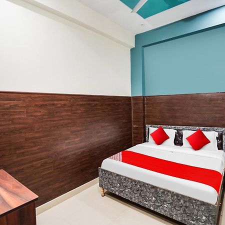 Hotel O Dream Palace Inn Noida Kültér fotó