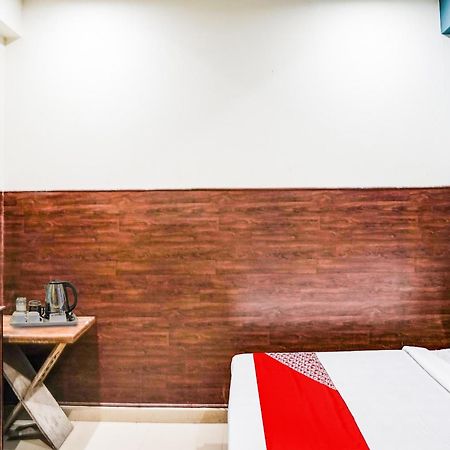 Hotel O Dream Palace Inn Noida Kültér fotó