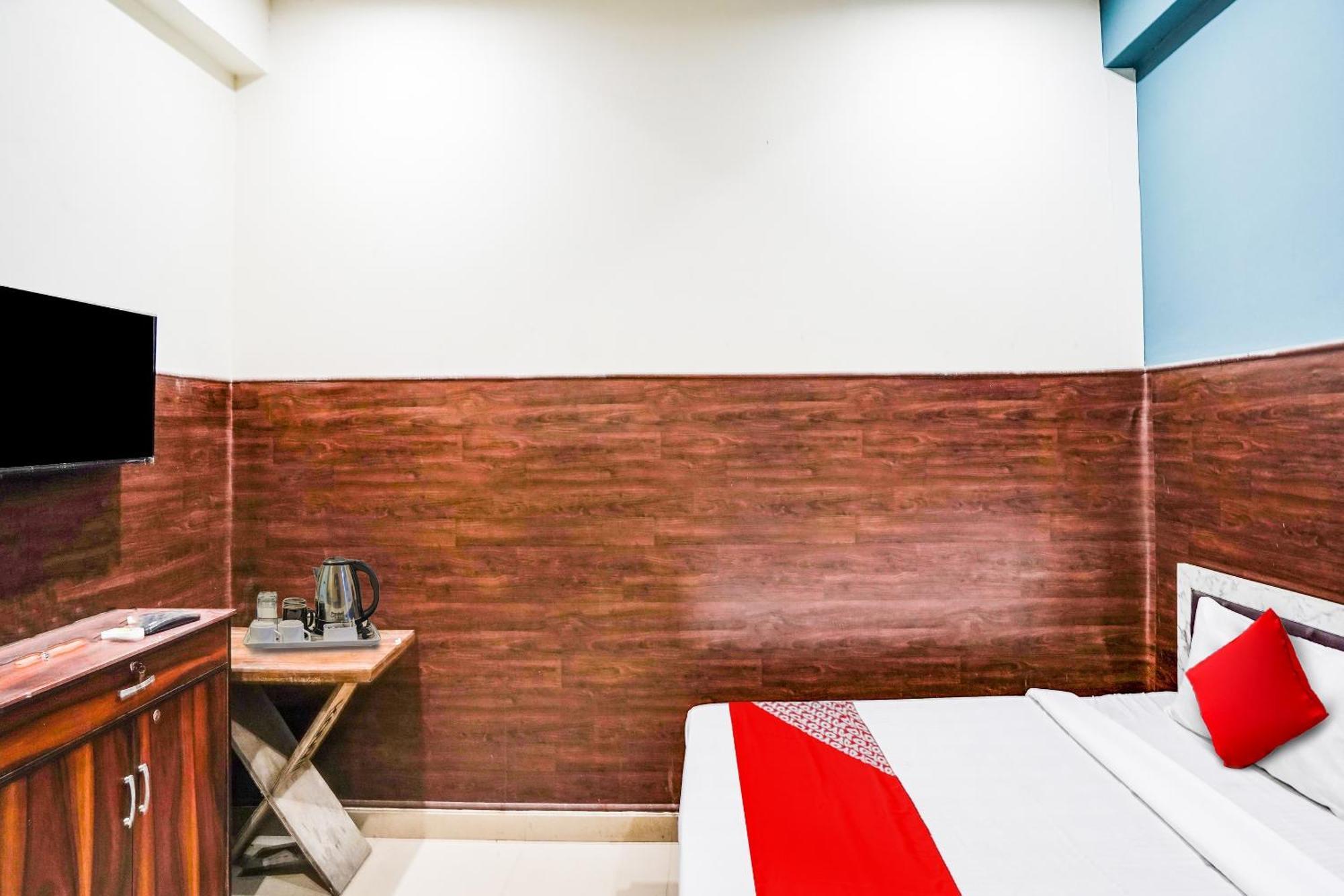 Hotel O Dream Palace Inn Noida Kültér fotó