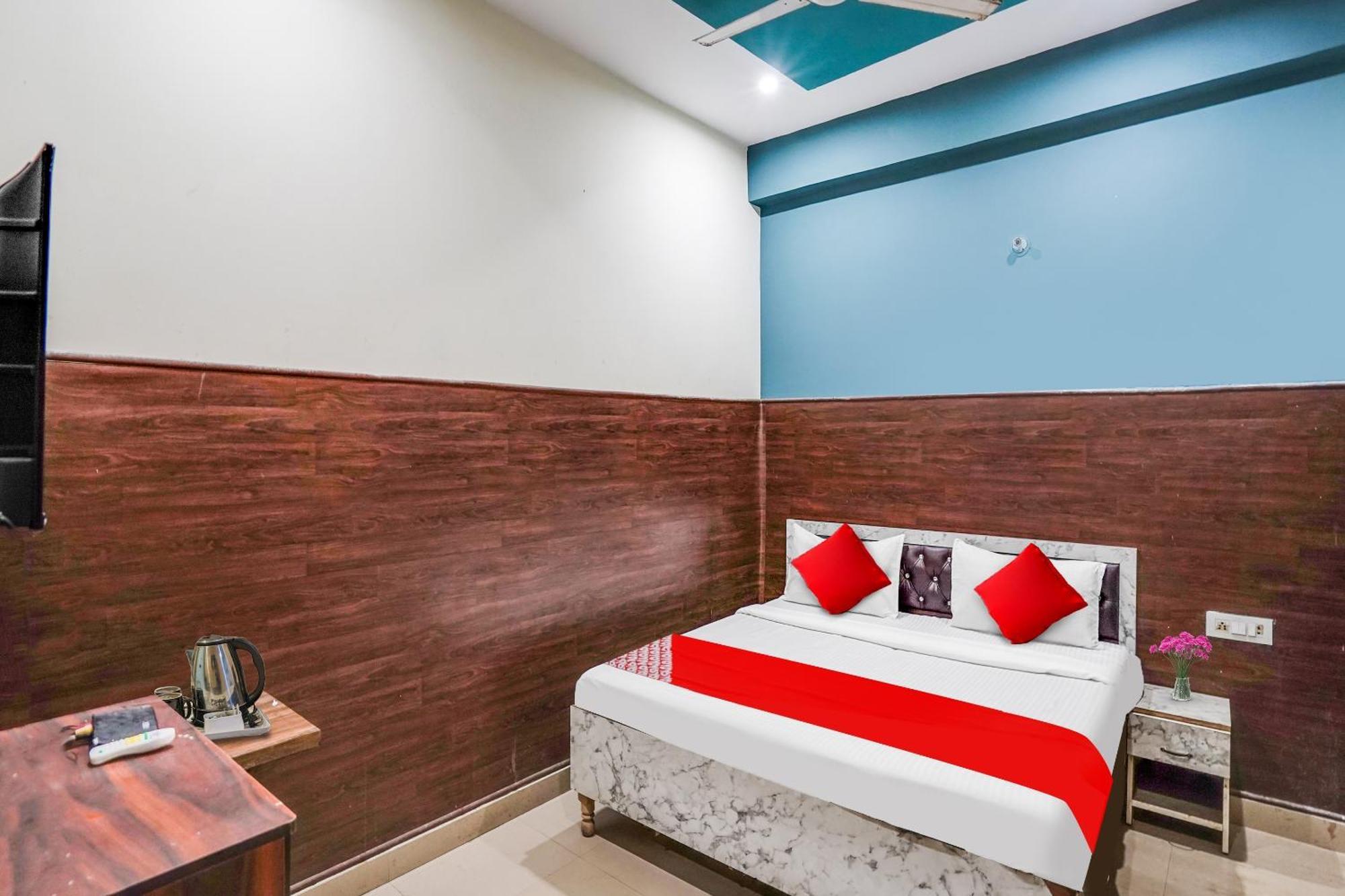 Hotel O Dream Palace Inn Noida Kültér fotó